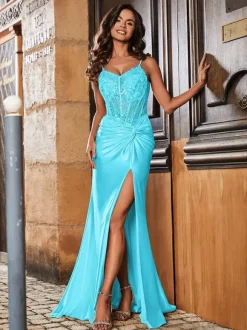 Robe de bal en satin élastique à col en c艙ur et paillettes sans manches