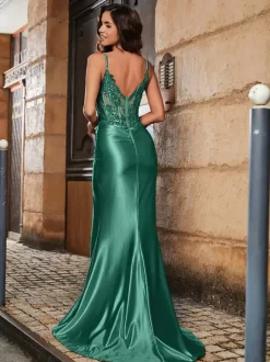 Robe de bal en satin élastique à col en c艙ur et paillettes sans manches