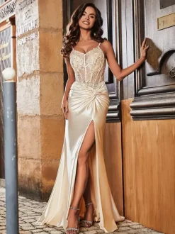 Robe de bal en satin élastique à col en c艙ur et paillettes sans manches