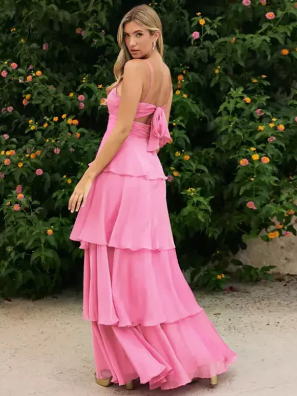 Robe de bal trapèze à encolure travaillée sans manches en mousseline à volants idéale pour un mariage.