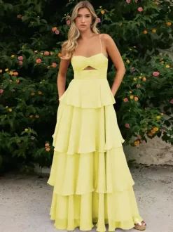 Robe de bal trapèze à encolure travaillée sans manches en mousseline à volants idéale pour un mariage.