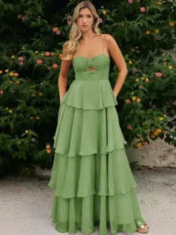 Robe de bal trapèze à encolure travaillée sans manches en mousseline à volants idéale pour un mariage.