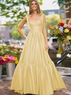 Robe de bal trapèze col en c艙ur soie élastique comme du Satin sans manches volants robes d'invitées de mariage