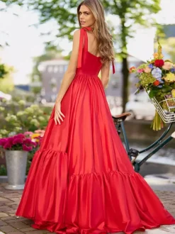 Robe de bal trapèze col en c艙ur soie élastique comme du Satin sans manches volants robes d'invitées de mariage