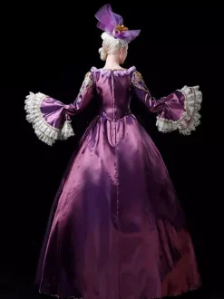 Robe de bal victorienne rococo vintage pour femme manches évasées ornées de dentelle.