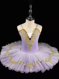 Robe de ballet violette pour fille ornée de dentelle et de sequins idéale pour les spectacles.