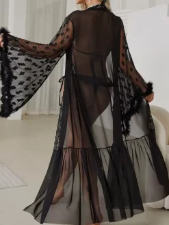 Robe de chambre en soie à manches longues transparente et transparente