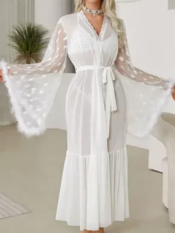 Robe de chambre en soie à manches longues transparente et transparente