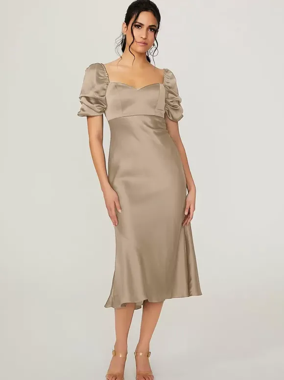 Robe de demoiselle d'honneur courte élastique en soie comme du Satin manches courtes dos nu col en c艙ur robes de soirée de mariage