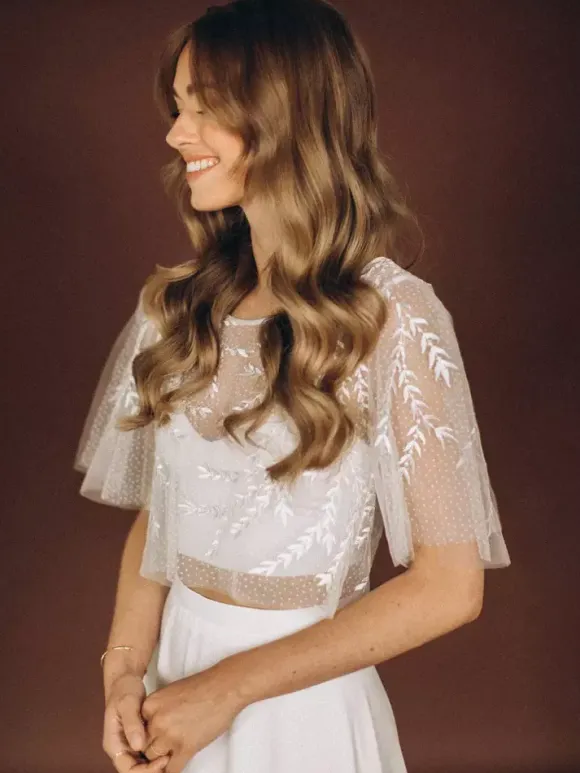Robe de mariée 3 pièces en dentelle et satin décolleté illusion fermeture éclair manches mi-longues