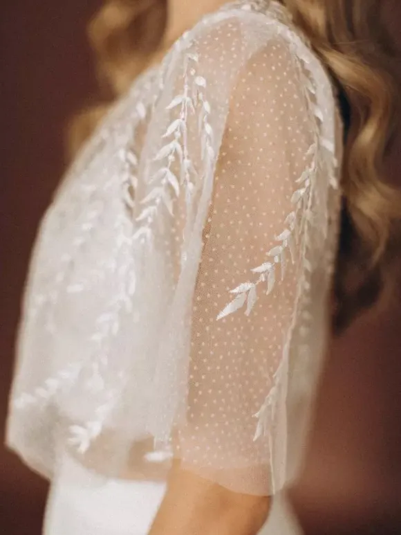 Robe de mariée 3 pièces en dentelle et satin décolleté illusion fermeture éclair manches mi-longues
