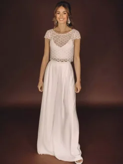 Robe de mariée 3 pièces en dentelle et mousseline décolleté illusion longueur au sol fermeture éclair manches courtes