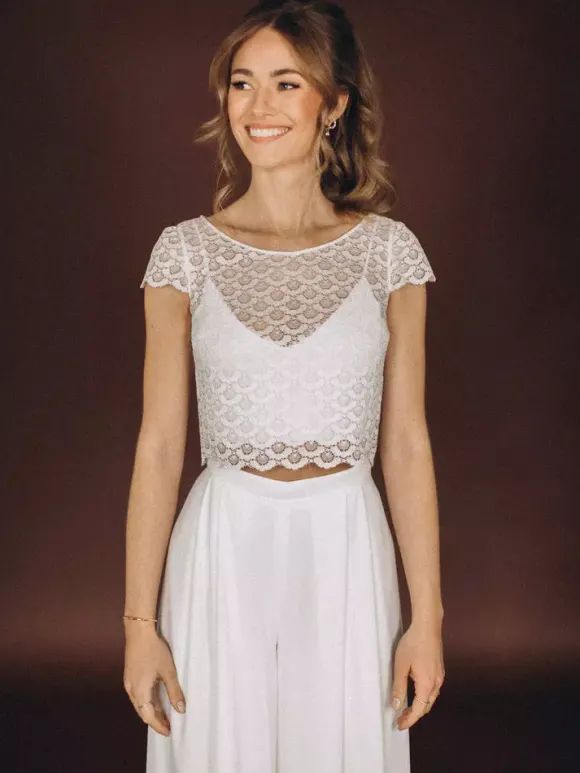 Robe de mariée 3 pièces en dentelle et mousseline décolleté illusion longueur au sol fermeture éclair manches courtes