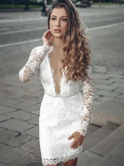 Robe de mariée courte à col en V et manches longues longueur genou