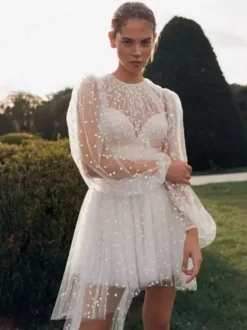 Robe de mariée courte col rond manche longue boutonné sur dos