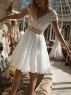 Robe de mariée courte col V manche courte boutonné sur dos
