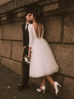 Robe de mariée courte col V manche 3/4 boutonné sur dos longueur au genou robe mariage civil