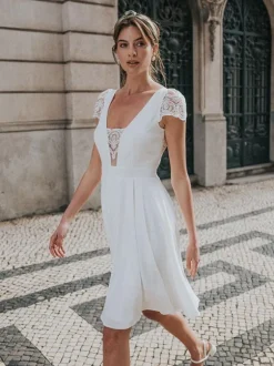 Robe de mariée courte col v manche courte au genou