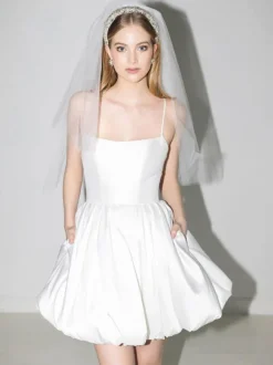 Robe de mariée courte encolure carrée sans manches robe de mariée en tissu satiné A-ligne personnalisation gratuite