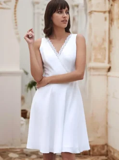 Robe de mariée courte longueur aux genoux col en v sans manches taille naturelle tissu satiné