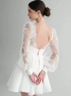 Robe de mariée courte mini col en V manches longues coupe trapèze