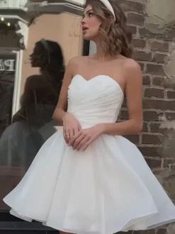 Robe de mariée courte mini décolleté en c艙ur sans manches coupe trapèze