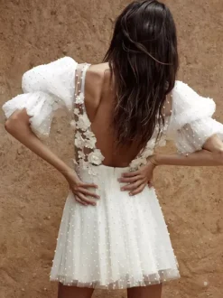 Robe de mariée courte mini col en V manches courtes coupe trapèze style vintage