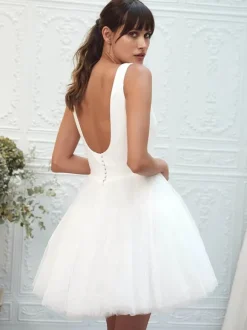 Robe de mariée courte robe de mariage civil col carré dos nu boutonné sur dos longueur au dessus de genoux
