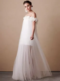 Robe de mariée courte trapèze col bateau sans manches motif floral