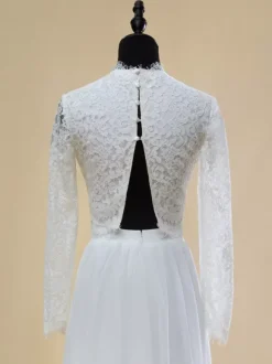 Robe de mariée deux pièces en mousseline de soie découpée avec col bijou et traîne robe de mariée deux pièces avec boutons fonctionnels et manches longues longueur 20 cm ivoire