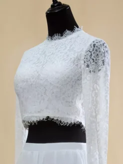 Robe de mariée deux pièces en mousseline de soie découpée avec col bijou et traîne robe de mariée deux pièces avec boutons fonctionnels et manches longues longueur 20 cm ivoire