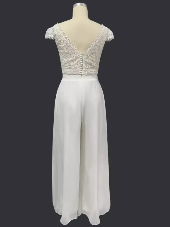 Robe de mariée deux pièces en mousseline de soie et dentelle col en V deux pièces longueur au sol dos nu manches courtes ivoire