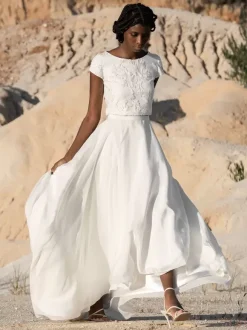 Robe de mariée deux pièces en mousseline de soie col bijou deux pièces longueur au sol fermeture éclair manches courtes ivoire