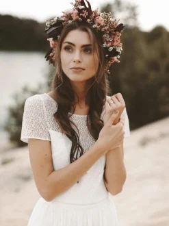 Robe de mariée deux pièces ivoire haut en dentelle col rond manche courte jupe en mousseline de soie