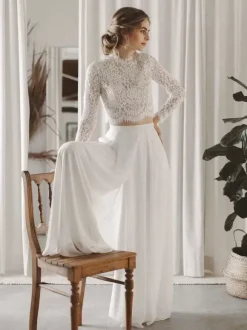Robe de mariée deux pièces Haut et pantalon col montant manche longue boutonné sur dos
