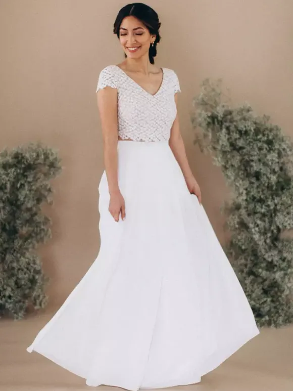 Robe de mariée deux pièces en dentelle col en V longueur au sol dos nu manches courtes
