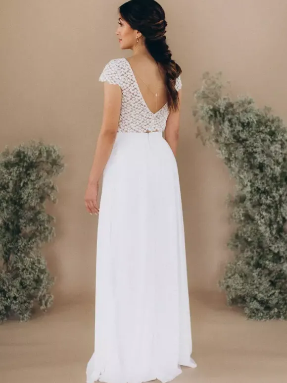 Robe de mariée deux pièces en dentelle col en V longueur au sol dos nu manches courtes