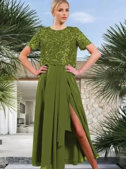 Robe de mariée mère de la mariée col bijou manches courtes coupe trapèze fendue sur le devant pour invitée de mariage