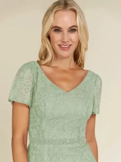 Robe de mariée pour mère col en V manches courtes dentelle courte longueur aux genoux robes d'invitées de mariage