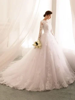 Robe de mariée princess en tulle ivoire manche longue en dentelle boutonné sur dos à traîne ronde Robe de mariage