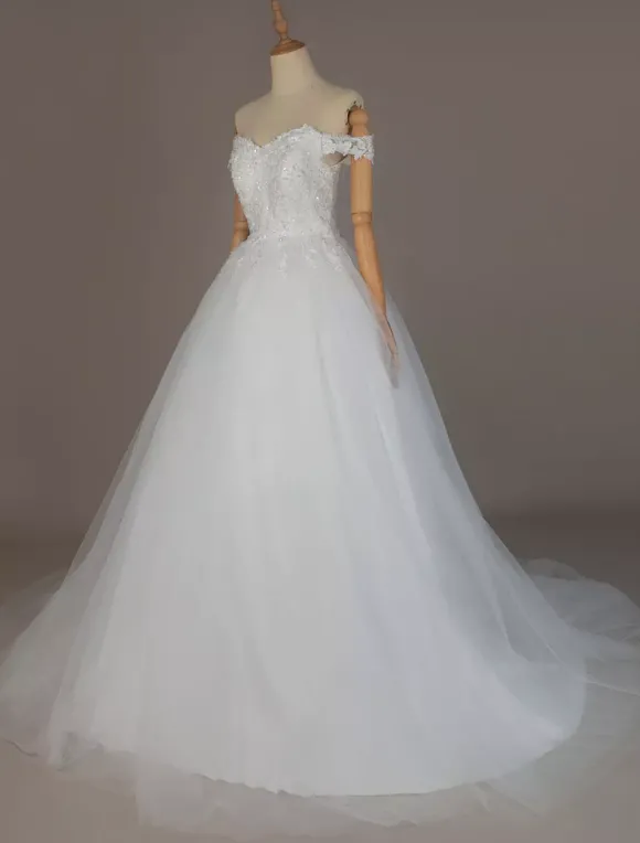 Robe de mariée princesse ivoire en tulle hors de l'épaule jupe plissée à traîne robe de mariage