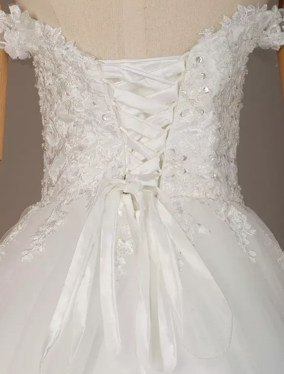 Robe de mariée princesse ivoire en tulle hors de l'épaule jupe plissée à traîne robe de mariage