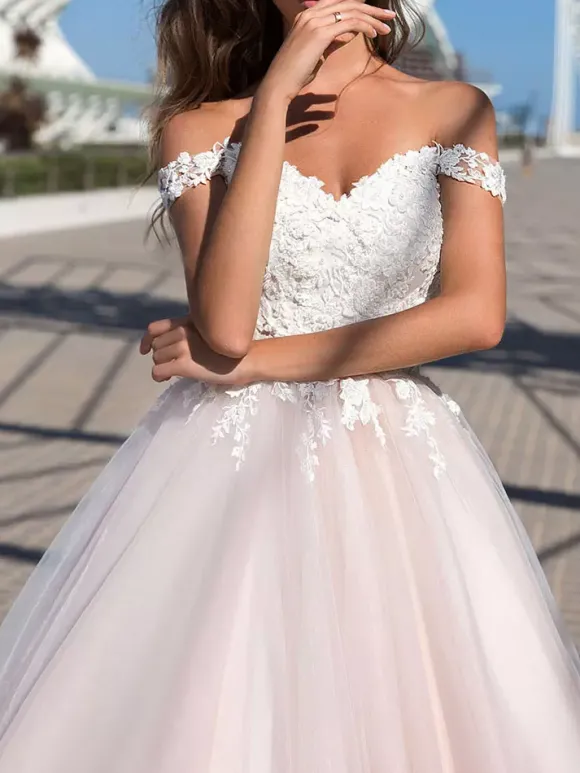Robe de mariée princesse ivoire en tulle hors de l'épaule jupe plissée à traîne robe de mariage