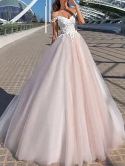 Robe de mariée princesse ivoire en tulle hors de l'épaule jupe plissée à traîne robe de mariage