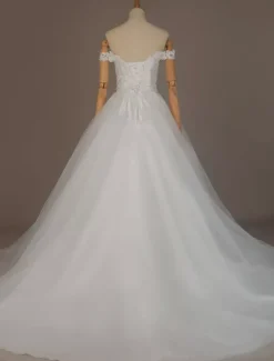 Robe de mariée princesse ivoire en tulle hors de l'épaule jupe plissée à traîne robe de mariage