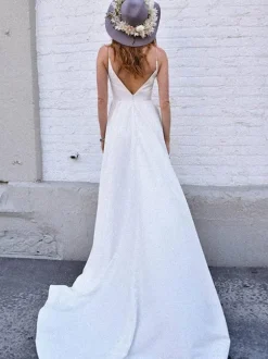 Robe de mariée simple à bretelle col V dos nu au sol