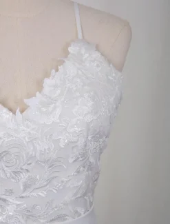 Robe de mariée simple à bretelle zip ou laçage sur dos jupe plissé robe de mariage