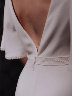Robe de mariée simple A-ligne col en V manches courtes robes de mariée en dentelle