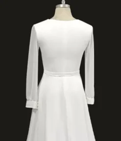 Robe de mariée simple col v manche longue à petite traîne
