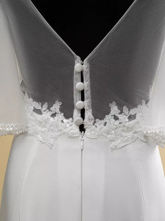 Robe de mariée simple en dentelle avec décolleté illusion et manches courtes robe de bal en dentelle 40 cm